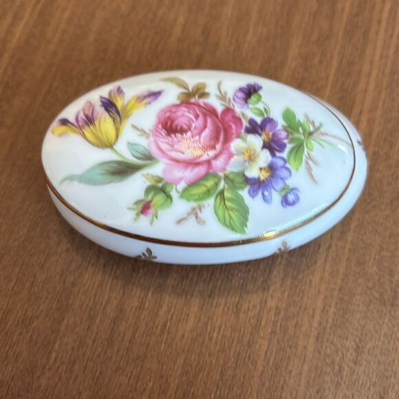Vintage Rare Limoges  floral porcelain trinket box - Picture 3 of 7